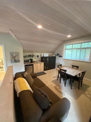 Guest Suites On Benvenuto 布伦特伍德湾 外观 照片
