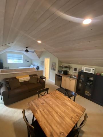 Guest Suites On Benvenuto 布伦特伍德湾 外观 照片